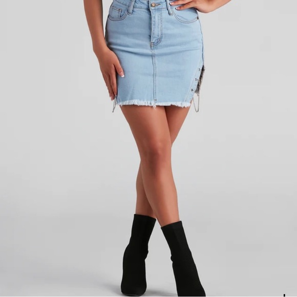 Harley Chain-Detail Denim Mini Skirt by Windsor Denim, Women’s Size M - Picture 3 of 16